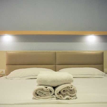 Hotel Andi Дуррес Екстер'єр фото