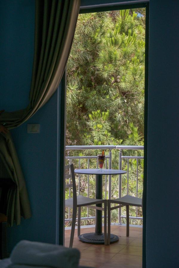 Hotel Andi Дуррес Екстер'єр фото