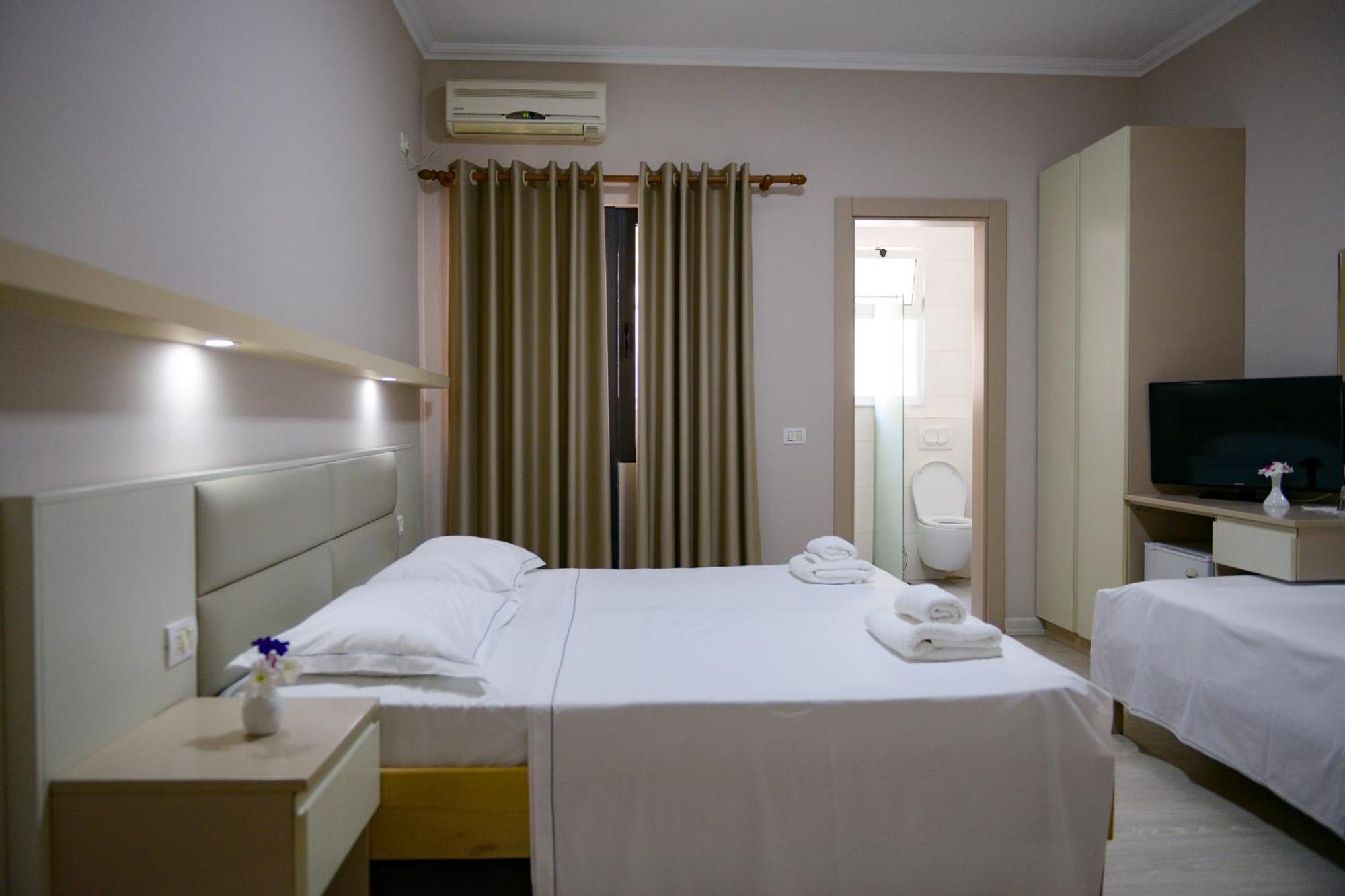 Hotel Andi Дуррес Екстер'єр фото