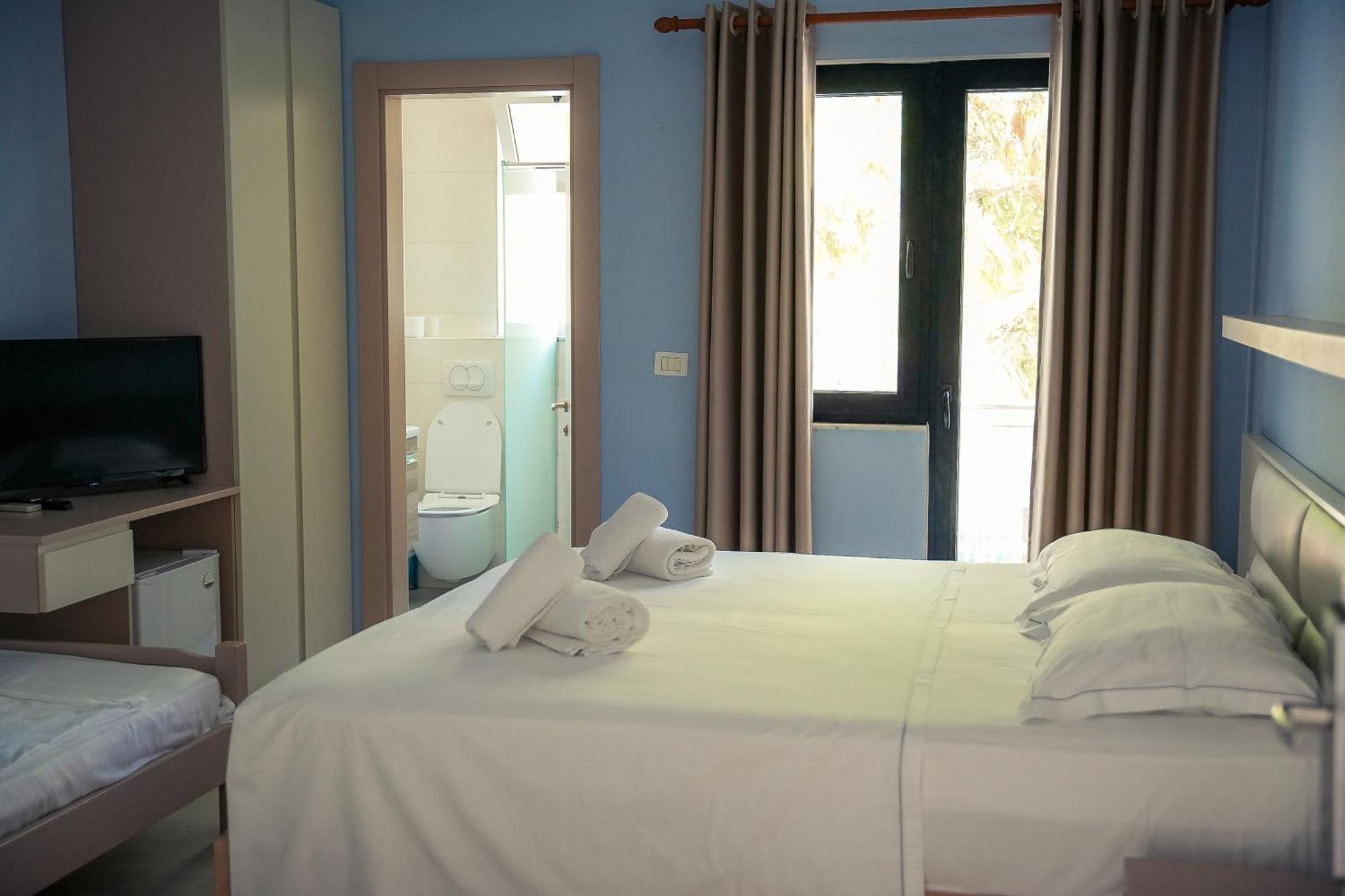 Hotel Andi Дуррес Екстер'єр фото