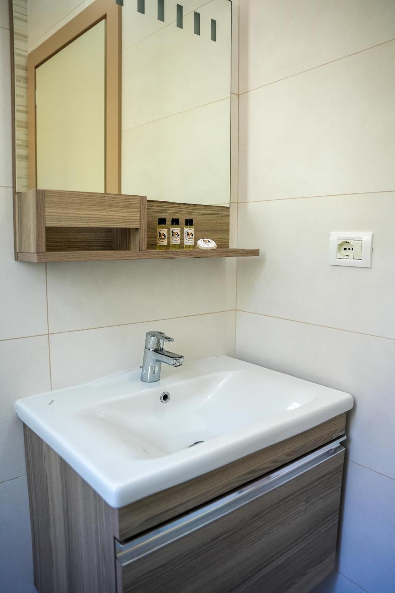 Hotel Andi Дуррес Екстер'єр фото