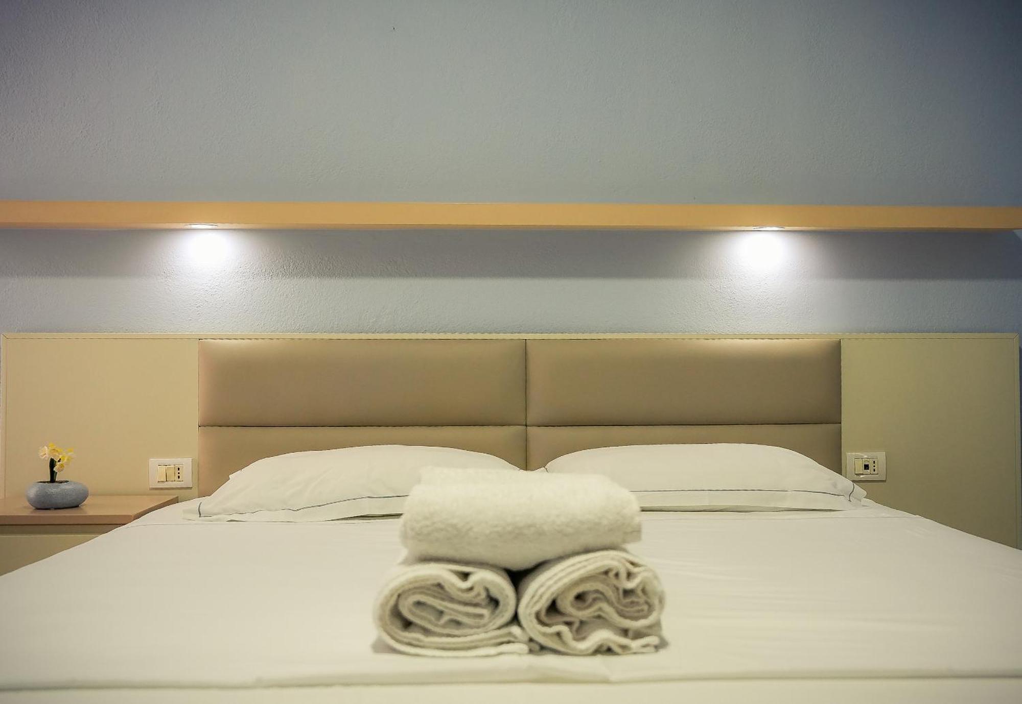 Hotel Andi Дуррес Екстер'єр фото