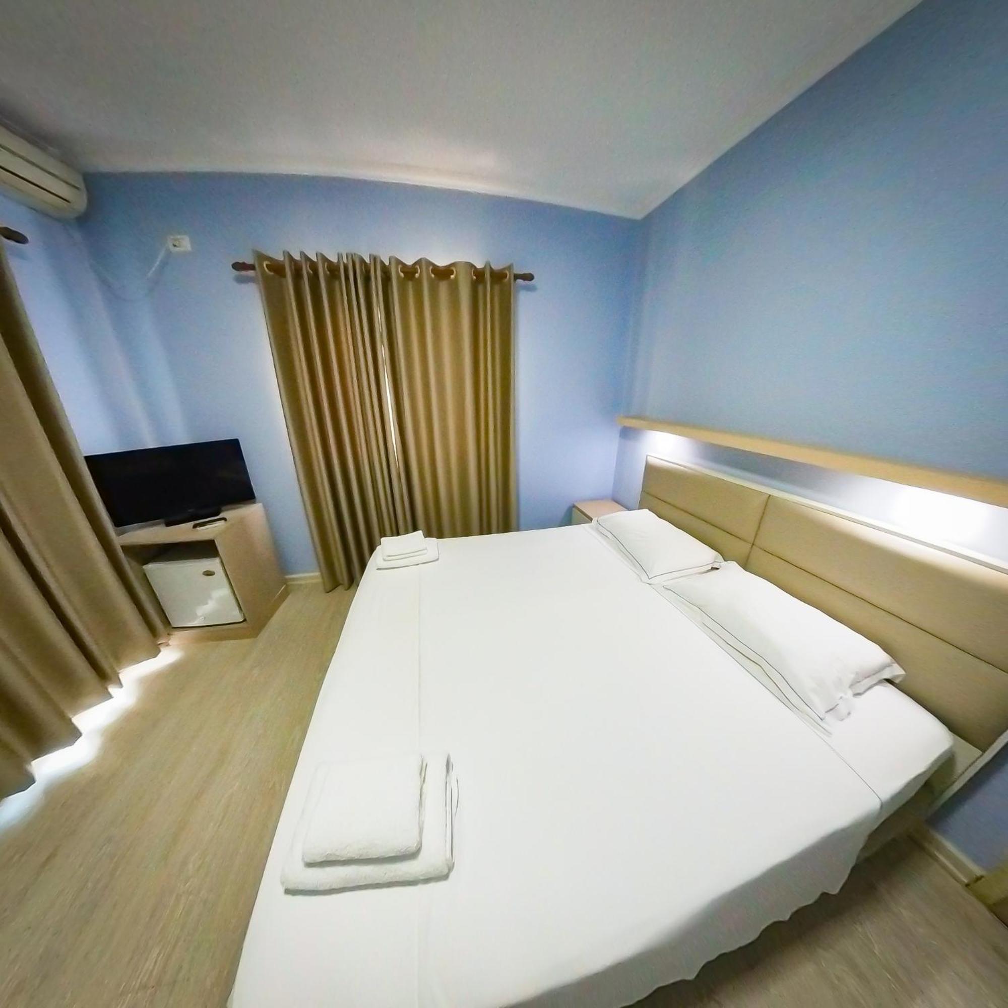 Hotel Andi Дуррес Екстер'єр фото
