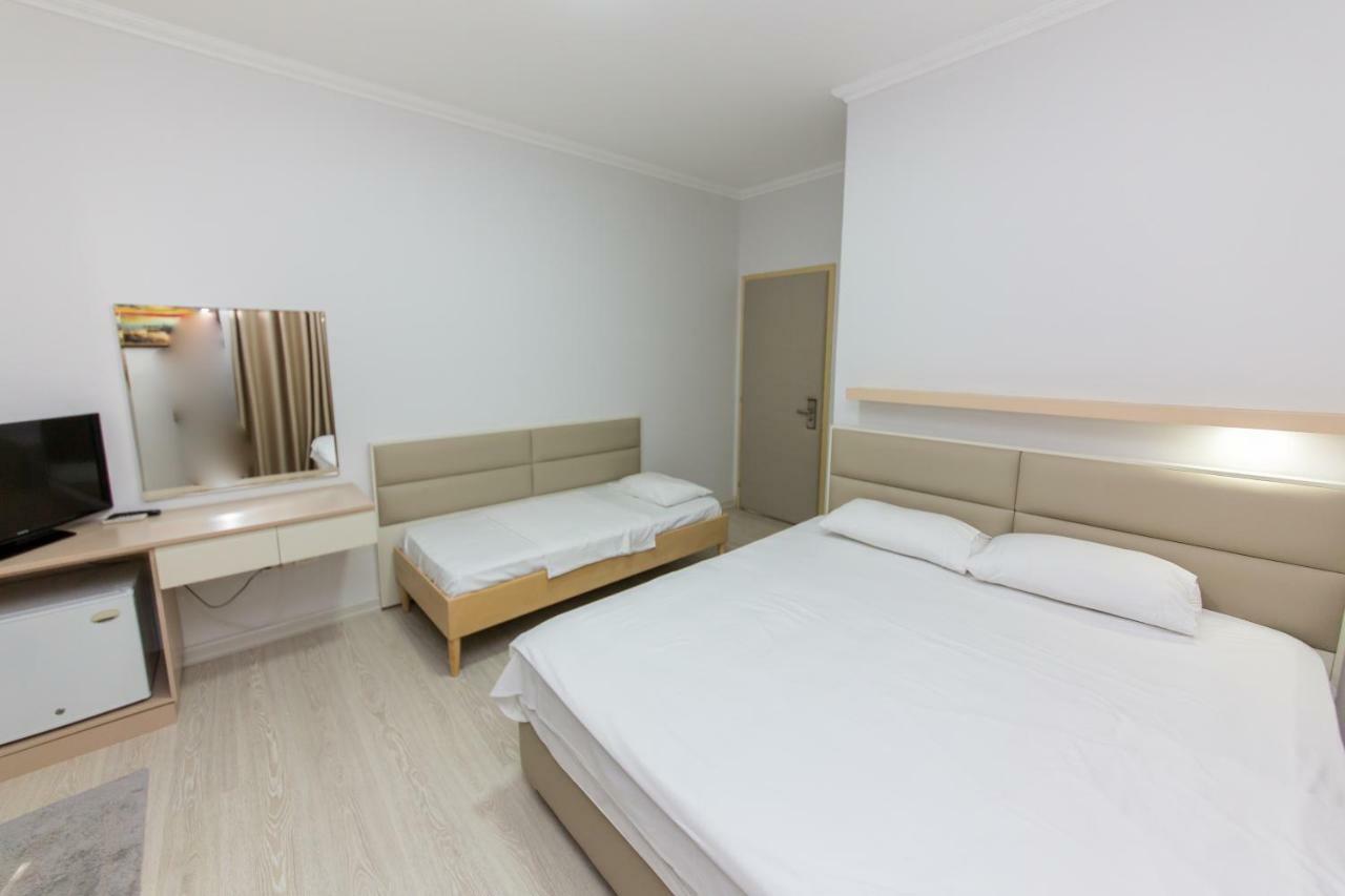 Hotel Andi Дуррес Екстер'єр фото
