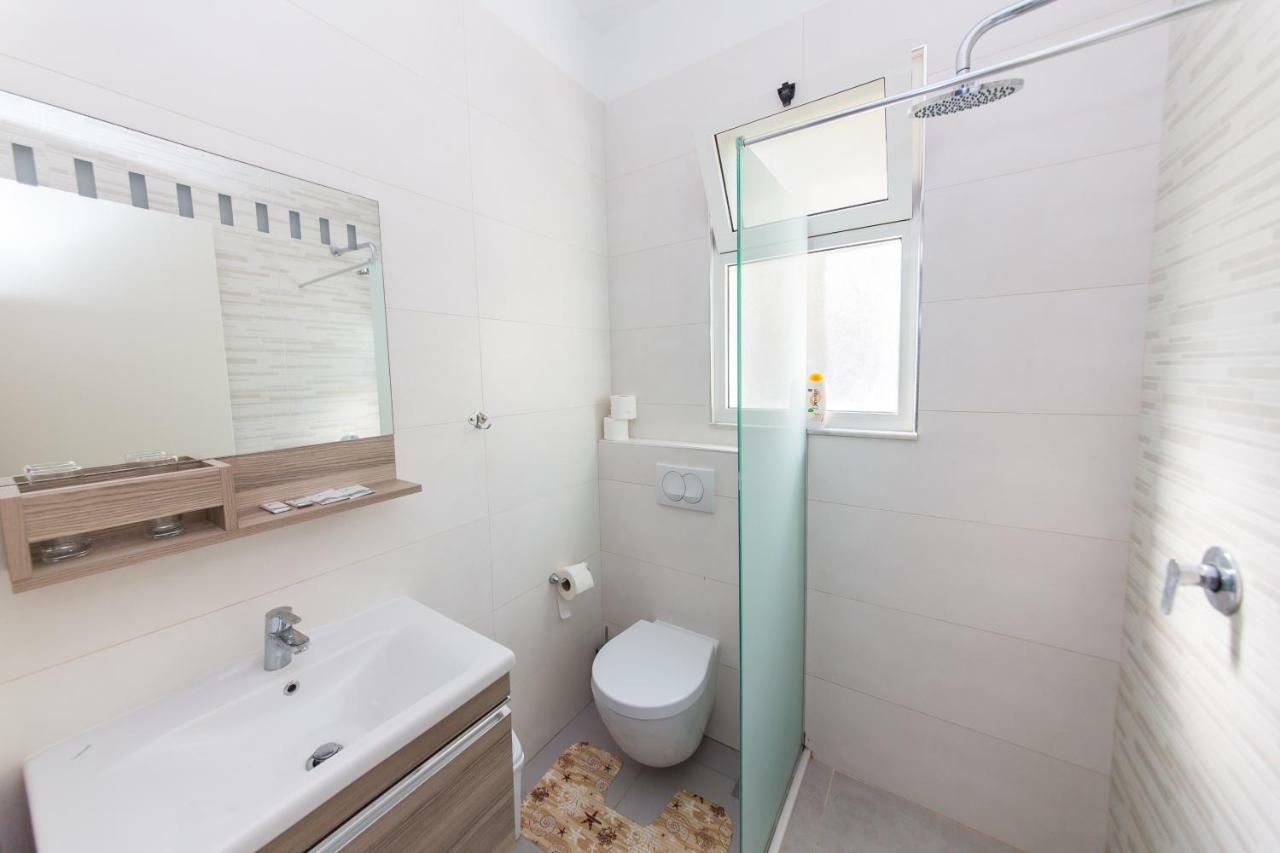 Hotel Andi Дуррес Екстер'єр фото